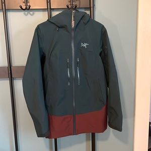 Arc’teryx Sentinel LT Jacket - women’s, sz M
